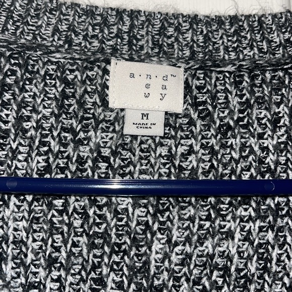 A new day sweater size medium - Picture 3 of 4